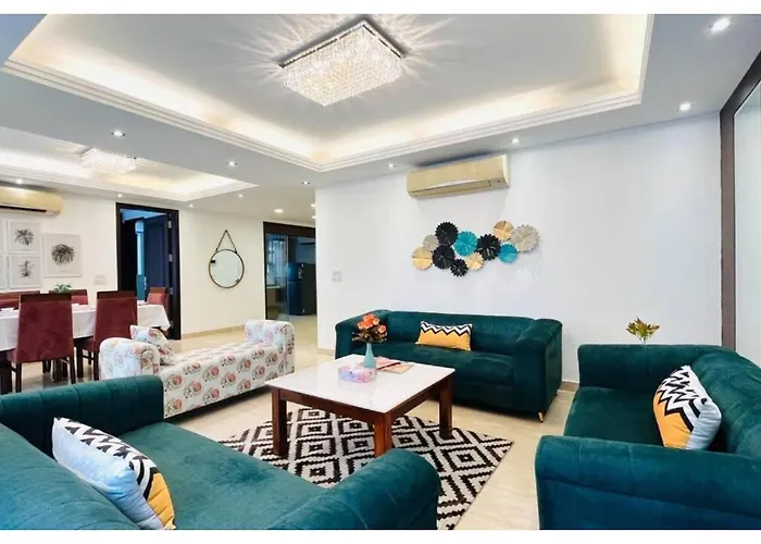Bluo 4Bhk Safdarjung Enclave - Balcony, Lift