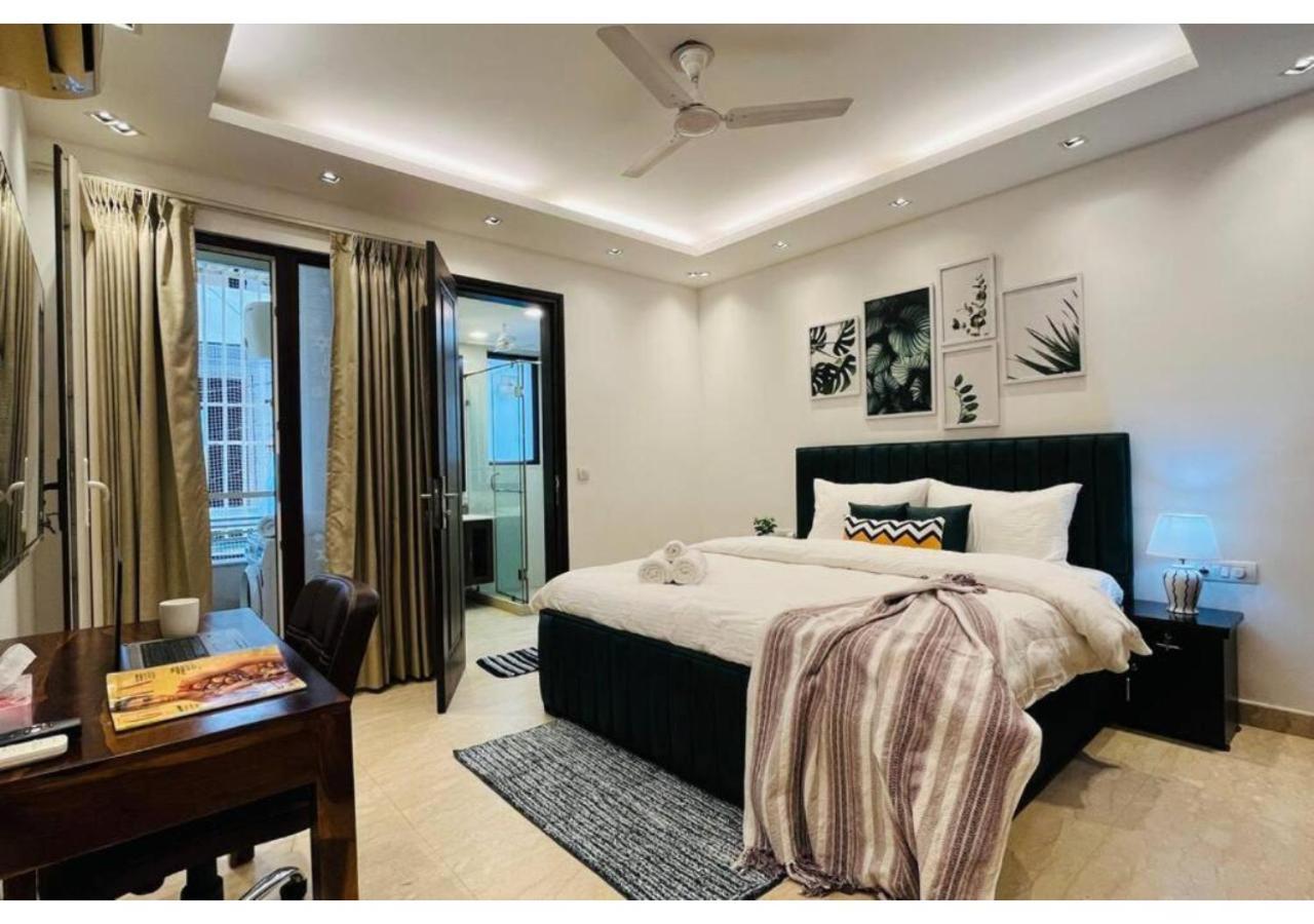 Bluo 4bhk Safdarjung Enclave - Balcony, Lift Apartment New Delhi